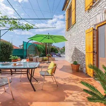 Five Bedroom Holiday In Medulin