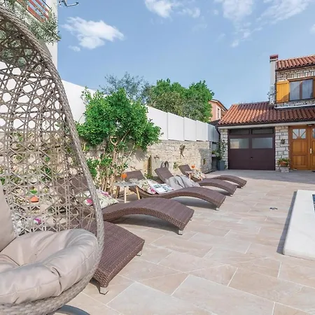 Five Bedroom Holiday In Holiday home
