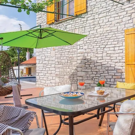 Five Bedroom Holiday In Holiday home Medulin
