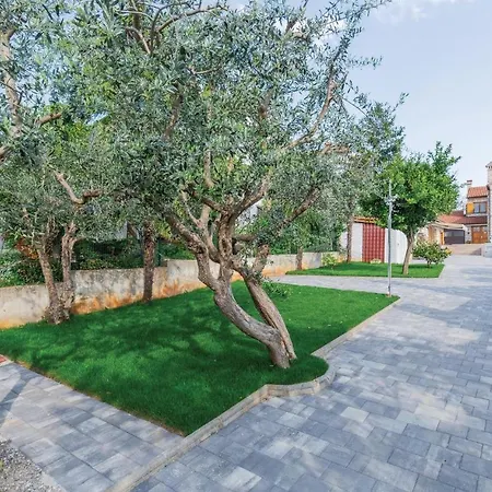 Five Bedroom Holiday In * Medulin