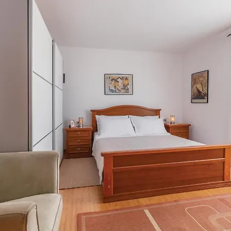 Five Bedroom Holiday In Holiday home Medulin