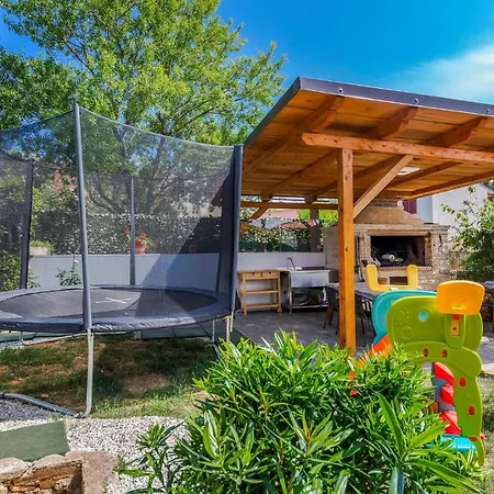Five Bedroom Holiday In Vikendica Medulin