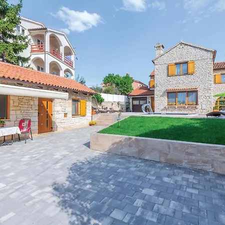 Five Bedroom Holiday In Vikendica Medulin