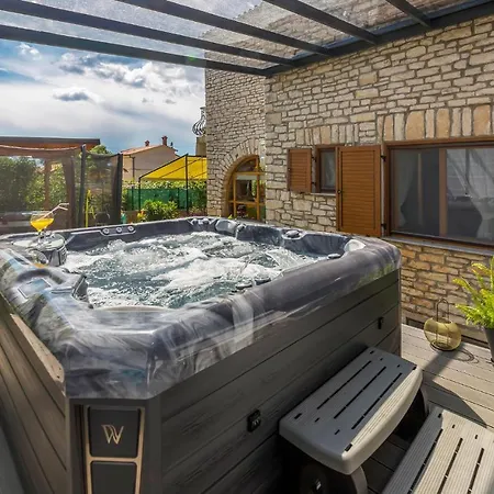 Five Bedroom Holiday In Vikendica *